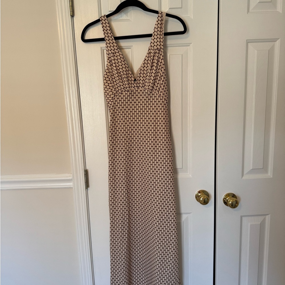 Elegant Geometric Maxi Dress in Cream and Black